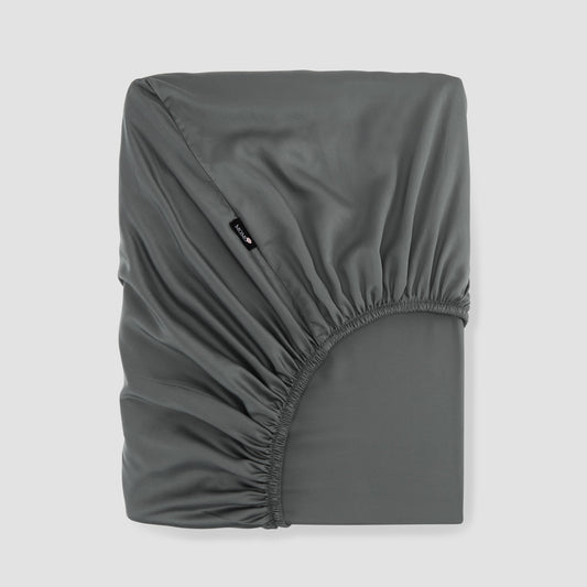 Hoeslaken grijs bamboe by Momo Cotton – satijnweefsel 300 draden, zacht, ademend en duurzaam.