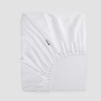 Wit verstelbaar hoeslaken bamboe van Momo Cotton – satijnen weefsel 300 draden, zacht, ademend en duurzaam.
