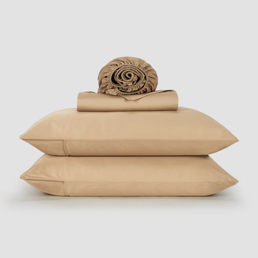 Bovenlaken-set beige bamboe by Momo Cotton – satijnweefsel 300 draden, zacht, ademend en duurzaam.