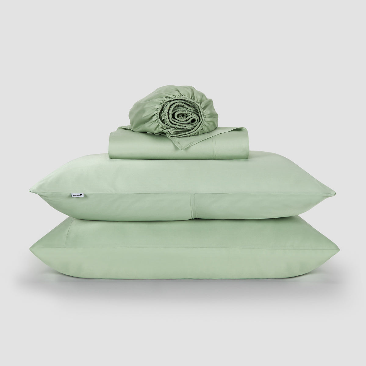 Bovenlaken-set groen bamboe by Momo Cotton – satijnweefsel 300 draden, zacht, ademend en duurzaam.