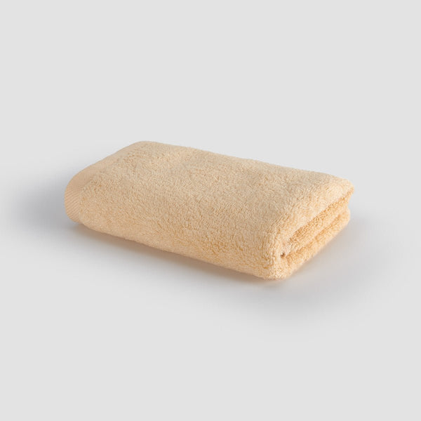Beige bamboo hand towel by Momo Cotton – soft, absorbent, quick-drying and sustainable.